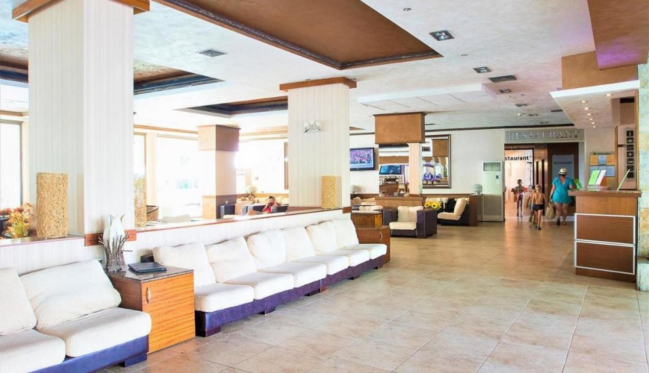 Grenada - Menada Apartments サニービーチ エクステリア 写真