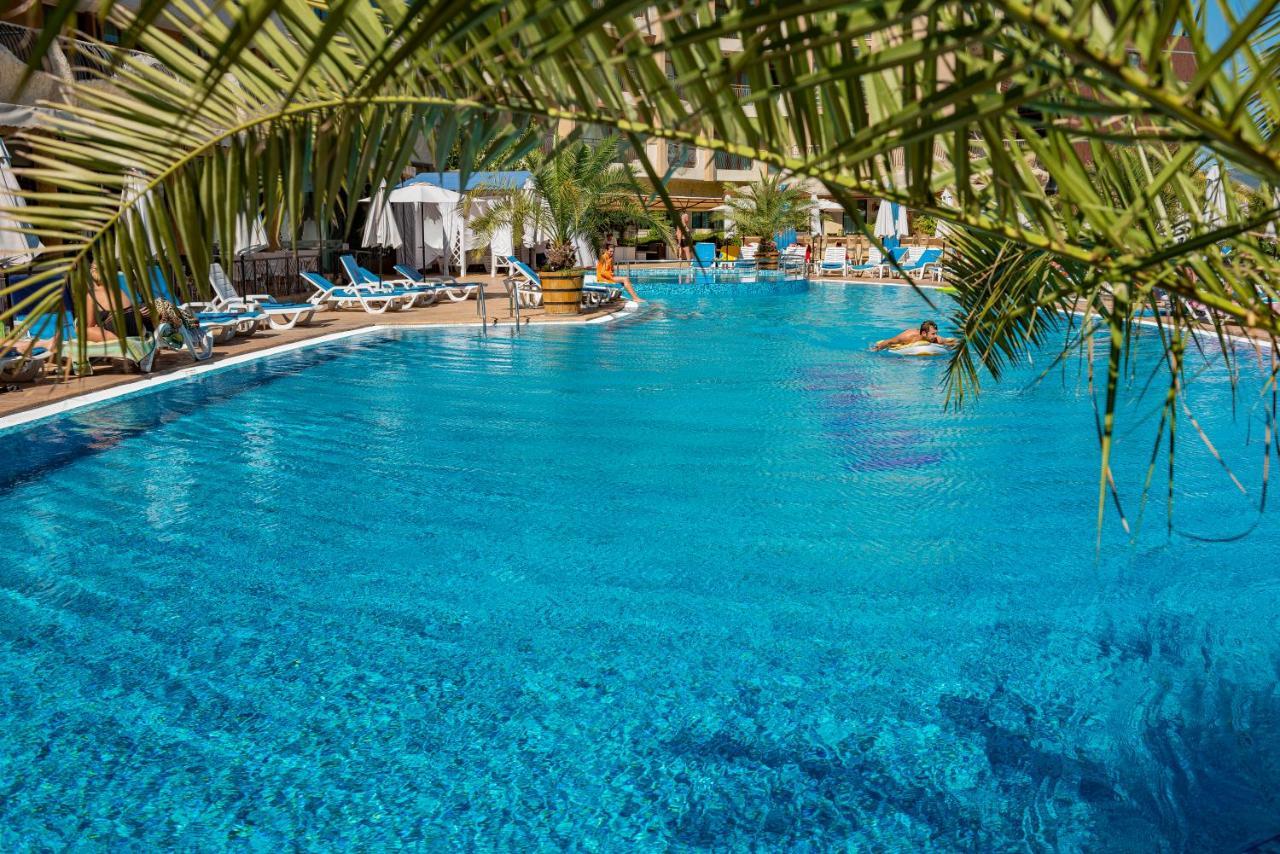 Grenada - Menada Apartments サニービーチ エクステリア 写真